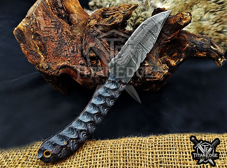 Personalized Handcrafted Damascus Hunting Knife, 8-Inch Full Tang Skinning Blade, Bushcraft EDC Tool, Wood Handle Camping Tool