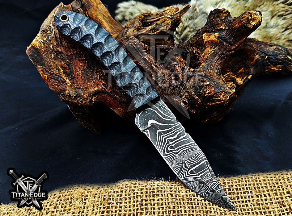 Personalized Handcrafted Damascus Hunting Knife, 8-Inch Full Tang Skinning Blade, Bushcraft EDC Tool, Wood Handle Camping Tool