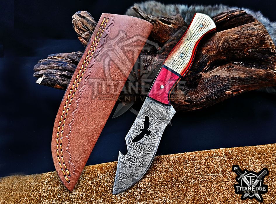 Personalized Handcrafted Damascus Hunting Knife, 7.5-Inch Full Tang Skinning Blade, Bushcraft EDC Tool, Wood Handle Camping Tool