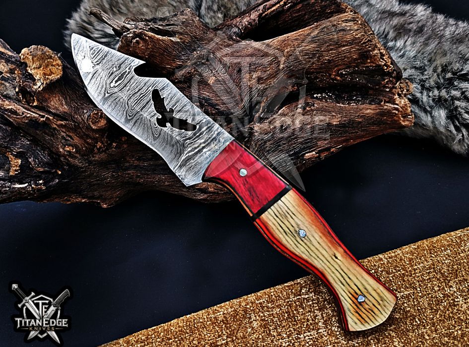 Personalized Handcrafted Damascus Hunting Knife, 7.5-Inch Full Tang Skinning Blade, Bushcraft EDC Tool, Wood Handle Camping Tool