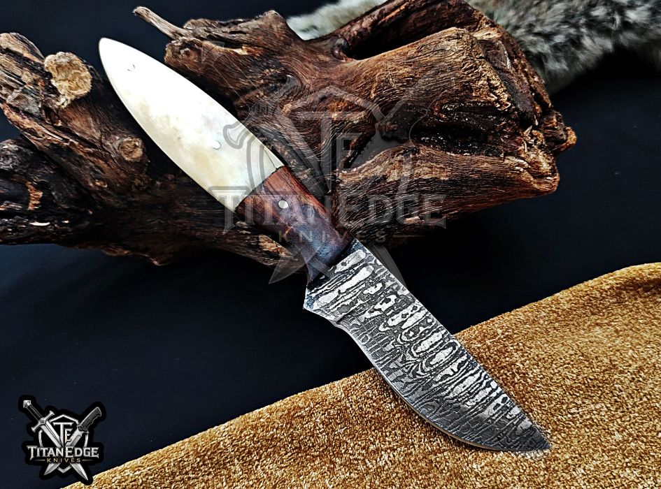 Personalized Handcrafted Damascus Hunting Knife, 8.5-Inch Full Tang Skinning Blade, Bushcraft EDC Tool, Wood & Bone Handle Camping Tool