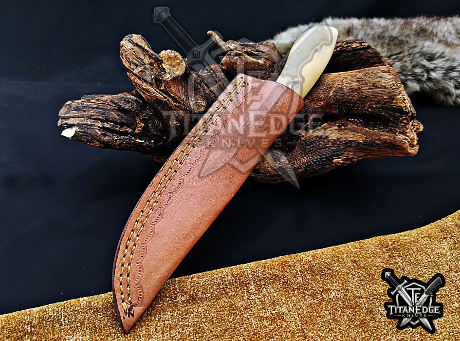 Personalized Handcrafted Damascus Steel Hunting Knife, 8.5" Fixed Blade Skinning EDC, Bone/Wood Handle with Leather Sheath Camping Tool