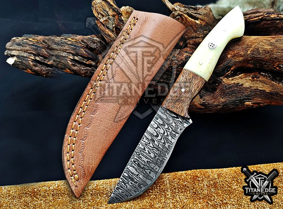 Personalized Handcrafted Damascus Hunting Knife, 8-Inch Full Tang Skinning Blade, Bushcraft EDC Tool, Wood Handle Camping Tool