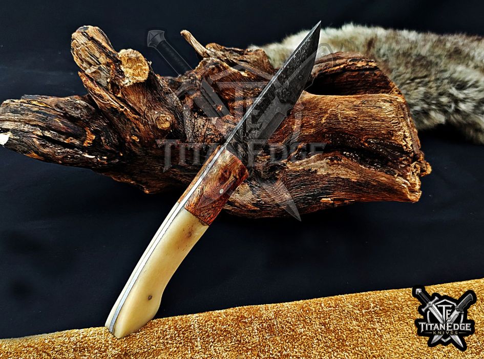 Personalized Handcrafted Damascus Hunting Knife, 8-Inch Full Tang Skinning Blade, Bushcraft EDC Tool, Wood Handle Camping Tool