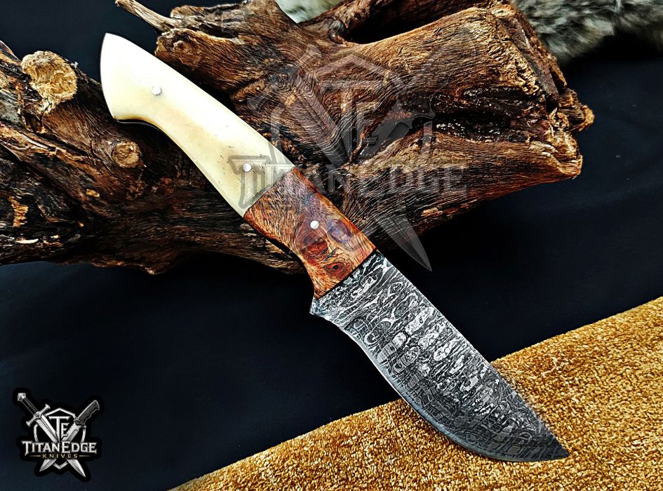 Personalized Handcrafted Damascus Hunting Knife, 8-Inch Full Tang Skinning Blade, Bushcraft EDC Tool, Wood Handle Camping Tool