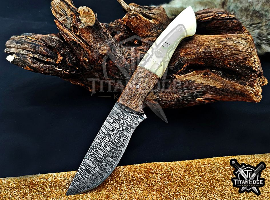 Personalized Handcrafted Damascus Hunting Knife, 8-Inch Full Tang Skinning Blade, Bushcraft EDC Tool, Wood Handle Camping Tool