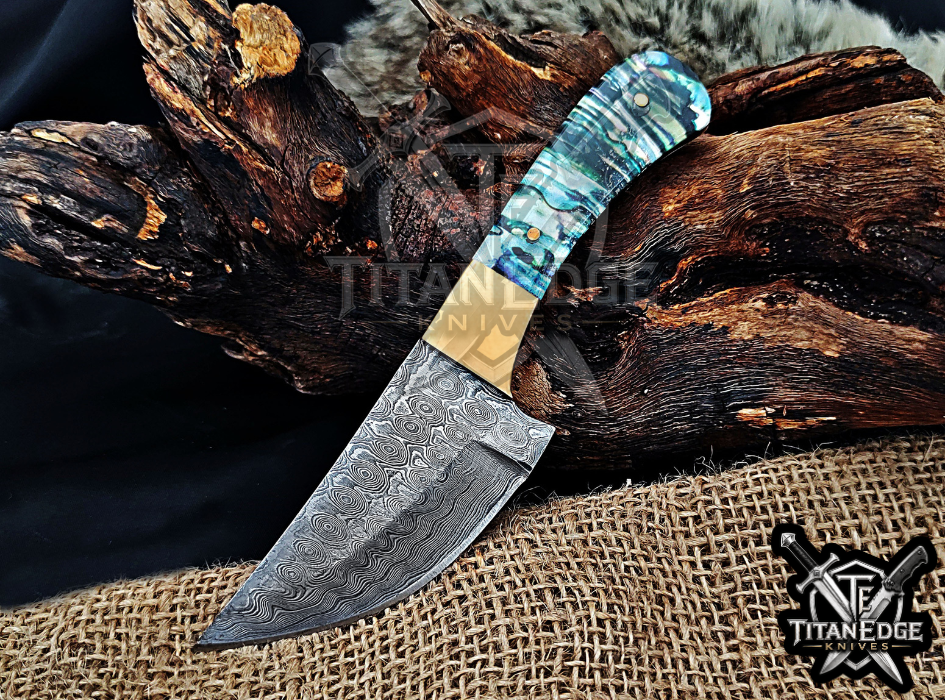 Handmade 6.25" Damascus Steel Fixed Blade Hunting Knife, Fixed Blade Skinner Knife, Resin Handle, Groomsmen Gift With Leather Sheath