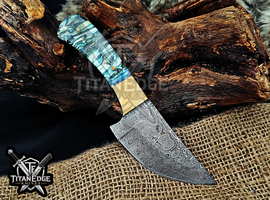 Handmade 6.25" Damascus Steel Fixed Blade Hunting Knife, Fixed Blade Skinner Knife, Resin Handle, Groomsmen Gift With Leather Sheath