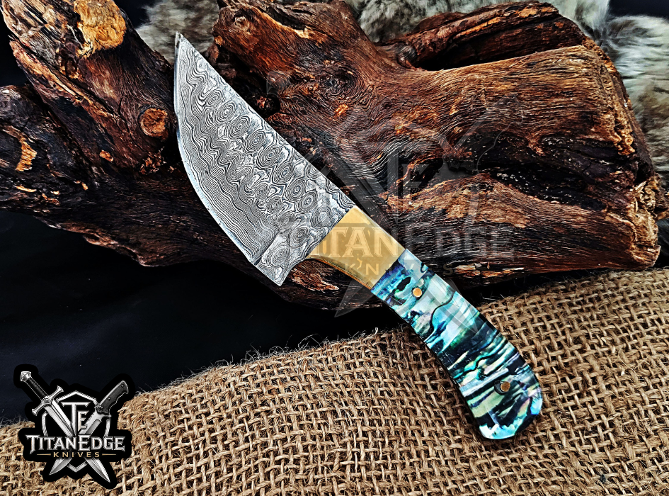 Handmade 6.25" Damascus Steel Fixed Blade Hunting Knife, Fixed Blade Skinner Knife, Resin Handle, Groomsmen Gift With Leather Sheath