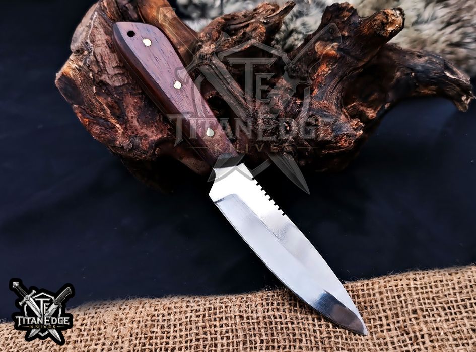 Personalized Handcrafted Damascus/Carbon Steel Hunting Knife, 8-Inch Full Tang Skinning Blade, Bushcraft EDC Tool, Wood Handle Camping Tool