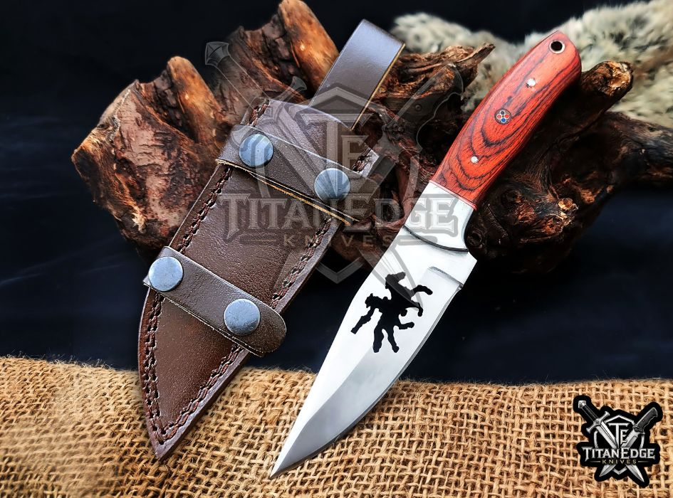 Personalized Handcrafted Damascus/Carbon Steel Hunting Knife, 8-Inch Full Tang Skinning Blade, Bushcraft EDC Tool, Wood Handle Camping Tool