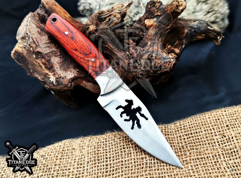 Personalized Handcrafted Damascus/Carbon Steel Hunting Knife, 8-Inch Full Tang Skinning Blade, Bushcraft EDC Tool, Wood Handle Camping Tool
