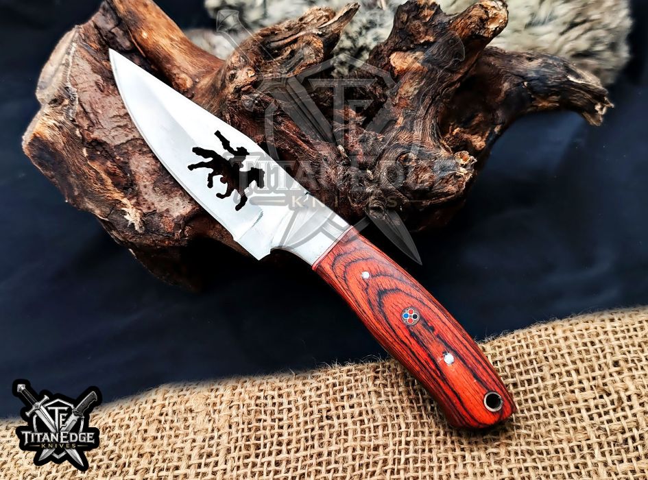 Personalized Handcrafted Damascus/Carbon Steel Hunting Knife, 8-Inch Full Tang Skinning Blade, Bushcraft EDC Tool, Wood Handle Camping Tool