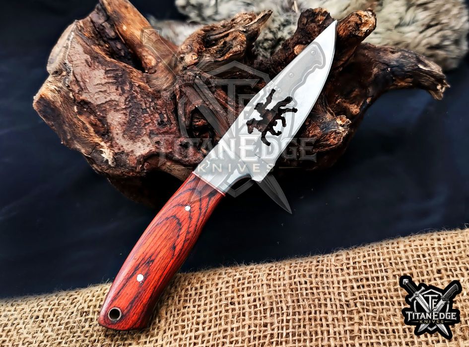 Personalized Handcrafted Damascus/Carbon Steel Hunting Knife, 8-Inch Full Tang Skinning Blade, Bushcraft EDC Tool, Wood Handle Camping Tool