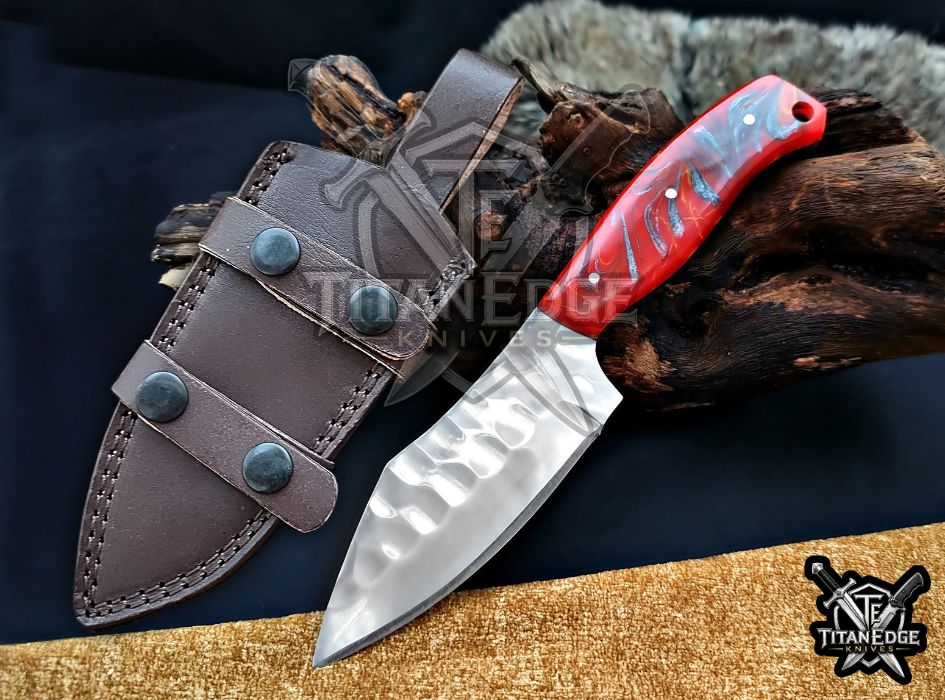 Personalized Handcrafted Damascus/Carbon Steel Hunting Knife, 8.5-Inch Full Tang Skinning Blade, EDC Tool, Wood Handle Camping Tool