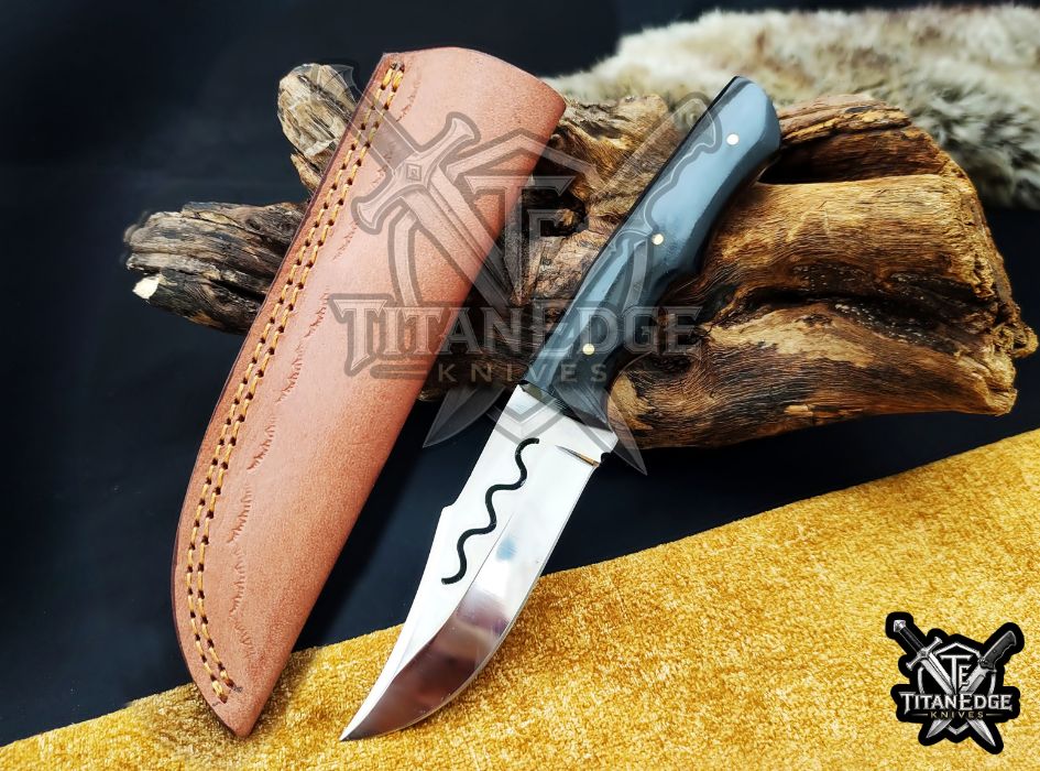 Custom Handcrafted Damascus/Carbon Steel Hunting Knife, 8-Inch Full Tang Skinning Blade, Bushcraft EDC Tool, Wood Handle Camping Tool