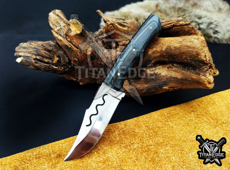 Custom Handcrafted Damascus/Carbon Steel Hunting Knife, 8-Inch Full Tang Skinning Blade, Bushcraft EDC Tool, Wood Handle Camping Tool