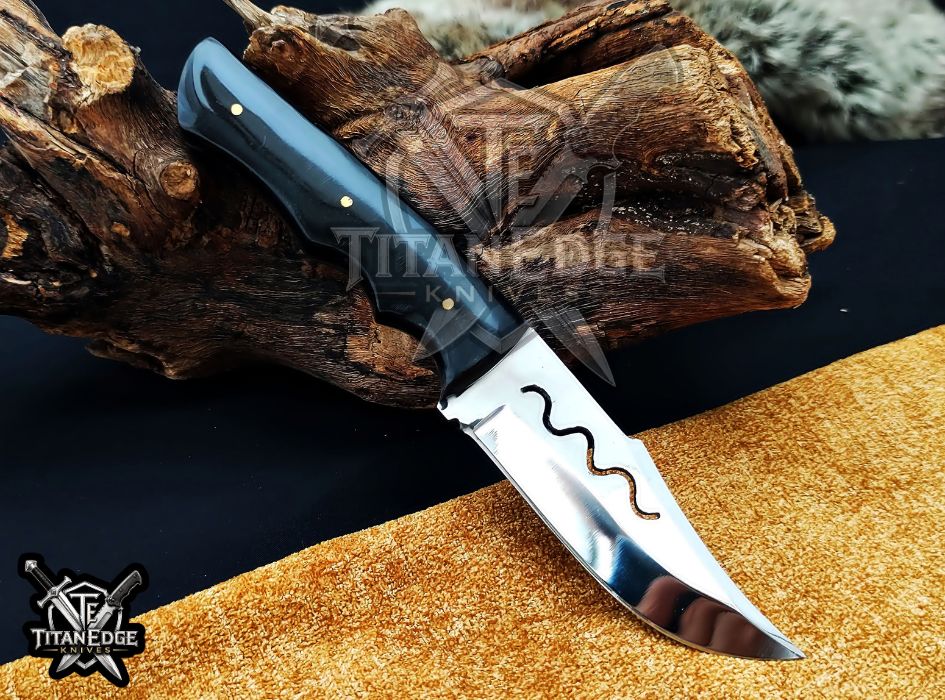 Custom Handcrafted Damascus/Carbon Steel Hunting Knife, 8-Inch Full Tang Skinning Blade, Bushcraft EDC Tool, Wood Handle Camping Tool
