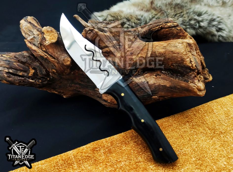 Custom Handcrafted Damascus/Carbon Steel Hunting Knife, 8-Inch Full Tang Skinning Blade, Bushcraft EDC Tool, Wood Handle Camping Tool