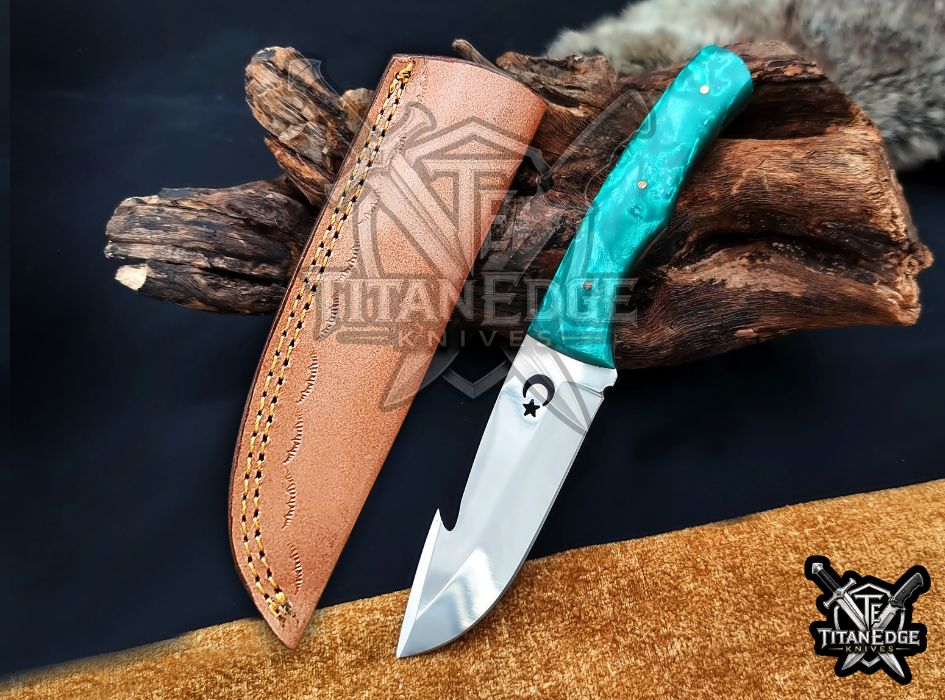 Custom Handcrafted Damascus/Carbon Steel Hunting Knife, 8-Inch Full Tang Skinning Blade, Bushcraft EDC Tool, Wood Handle Camping Tool