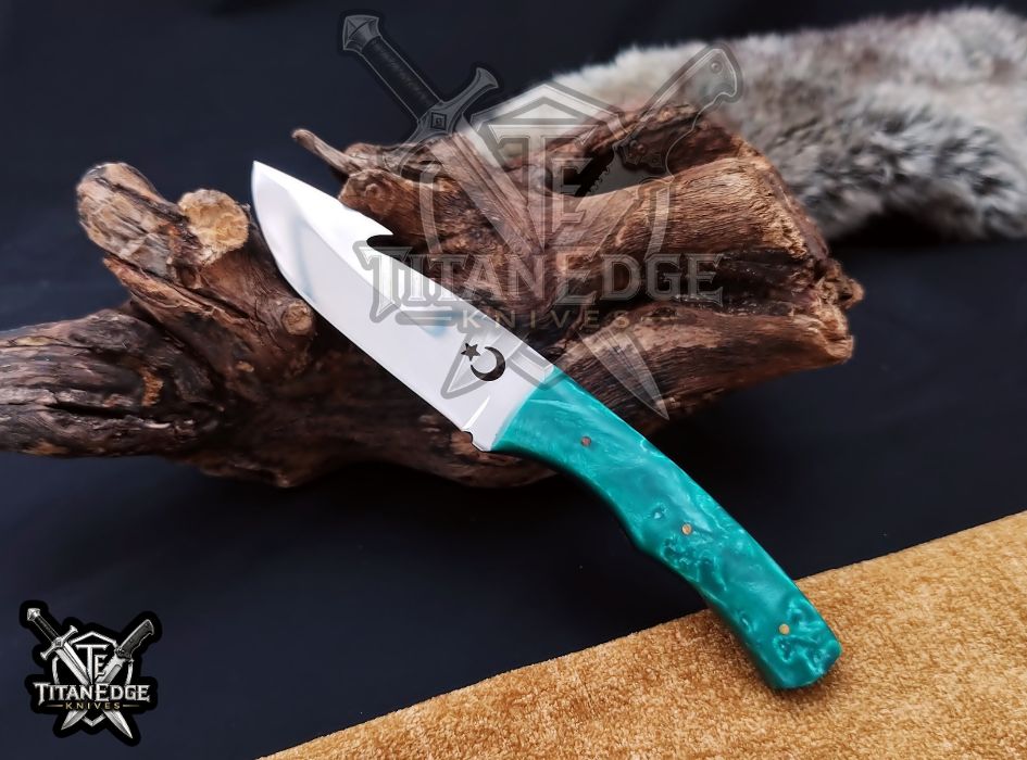 Custom Handcrafted Damascus/Carbon Steel Hunting Knife, 8-Inch Full Tang Skinning Blade, Bushcraft EDC Tool, Wood Handle Camping Tool