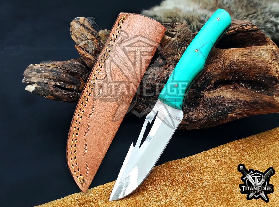 Custom Handcrafted Damascus/Carbon Steel Hunting Knife, 8-Inch Full Tang Skinning Blade, Bushcraft EDC Tool, Wood Handle Camping Tool