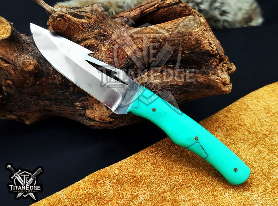 Custom Handcrafted Damascus/Carbon Steel Hunting Knife, 8-Inch Full Tang Skinning Blade, Bushcraft EDC Tool, Wood Handle Camping Tool