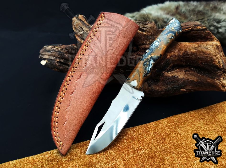 Custom Handcrafted Damascus/Carbon Steel Hunting Knife, 8-Inch Full Tang Skinning Blade, Bushcraft EDC Tool, Resin Handle Camping Tool