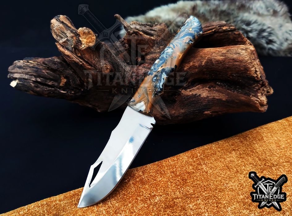 Custom Handcrafted Damascus/Carbon Steel Hunting Knife, 8-Inch Full Tang Skinning Blade, Bushcraft EDC Tool, Resin Handle Camping Tool