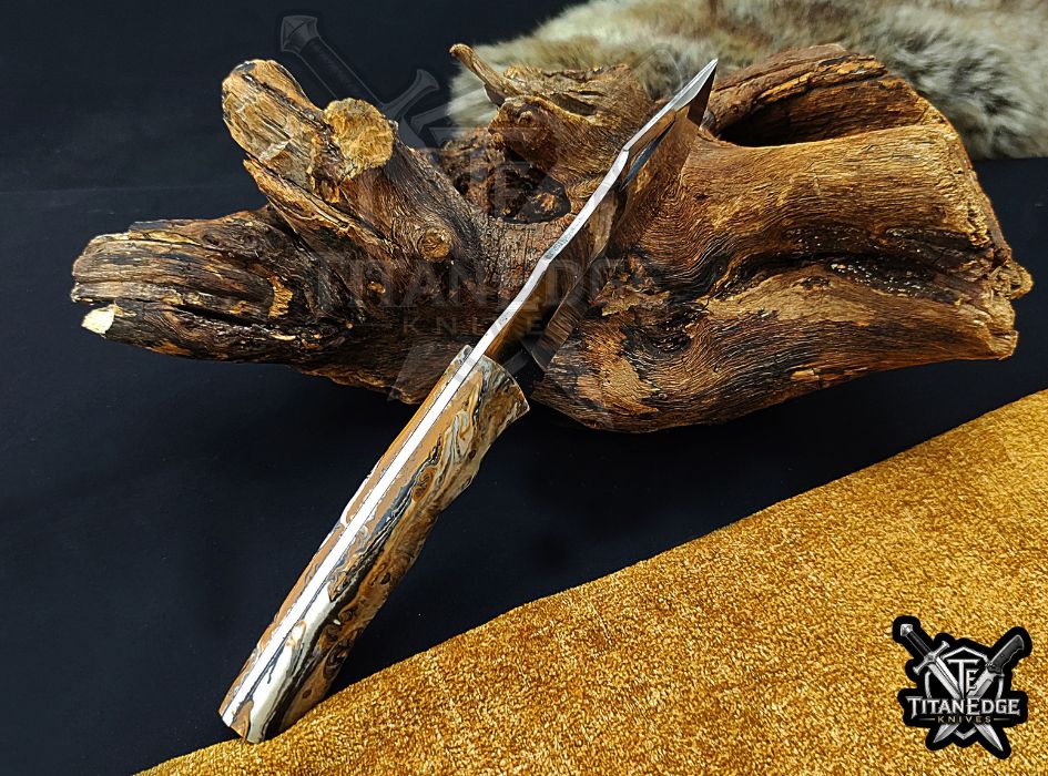 Custom Handcrafted Damascus/Carbon Steel Hunting Knife, 8-Inch Full Tang Skinning Blade, Bushcraft EDC Tool, Resin Handle Camping Tool