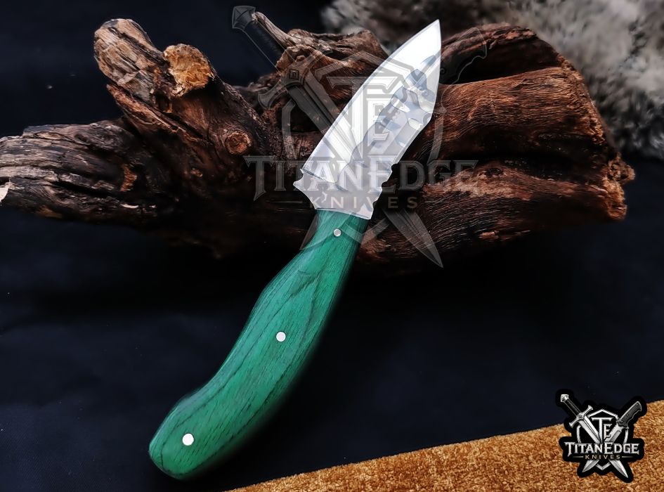 Custom Handcrafted Damascus/Carbon Steel Hunting Knife, 8-Inch Full Tang Skinning Blade, Bushcraft EDC Tool, Wood Handle Camping Tool