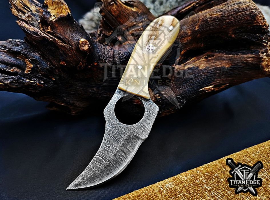 Custom Handcrafted Damascus/Carbon Steel Hunting Knife, 6-Inch Full Tang Skinning Blade, Bushcraft EDC Tool, Wood Handle Camping Tool