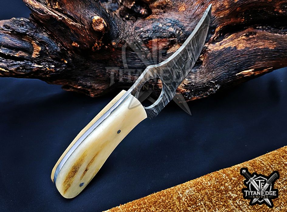 Custom Handcrafted Damascus/Carbon Steel Hunting Knife, 6-Inch Full Tang Skinning Blade, Bushcraft EDC Tool, Wood Handle Camping Tool