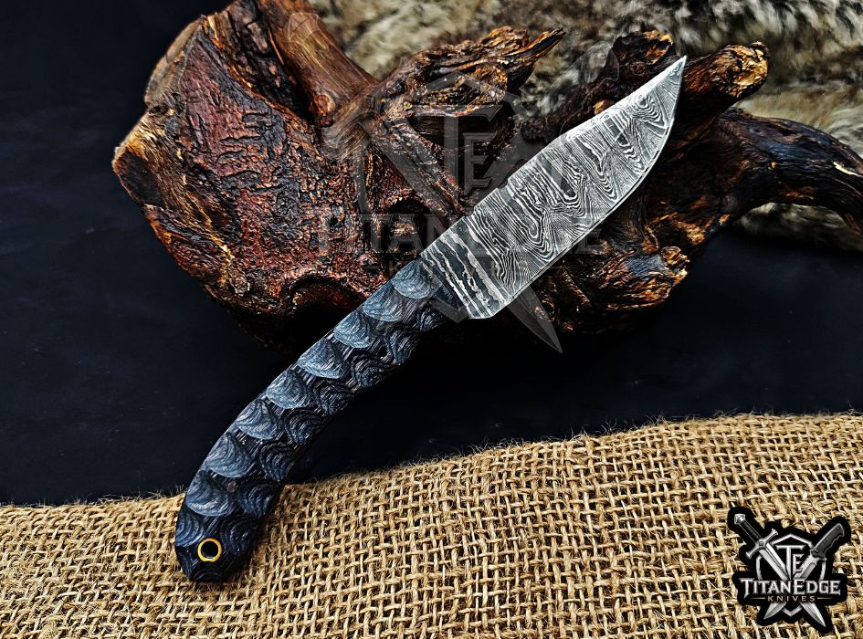 Personalized Handcrafted Damascus Hunting Knife, 8-Inch Full Tang Skinning Blade, Bushcraft EDC Tool, Wood Handle Camping Tool