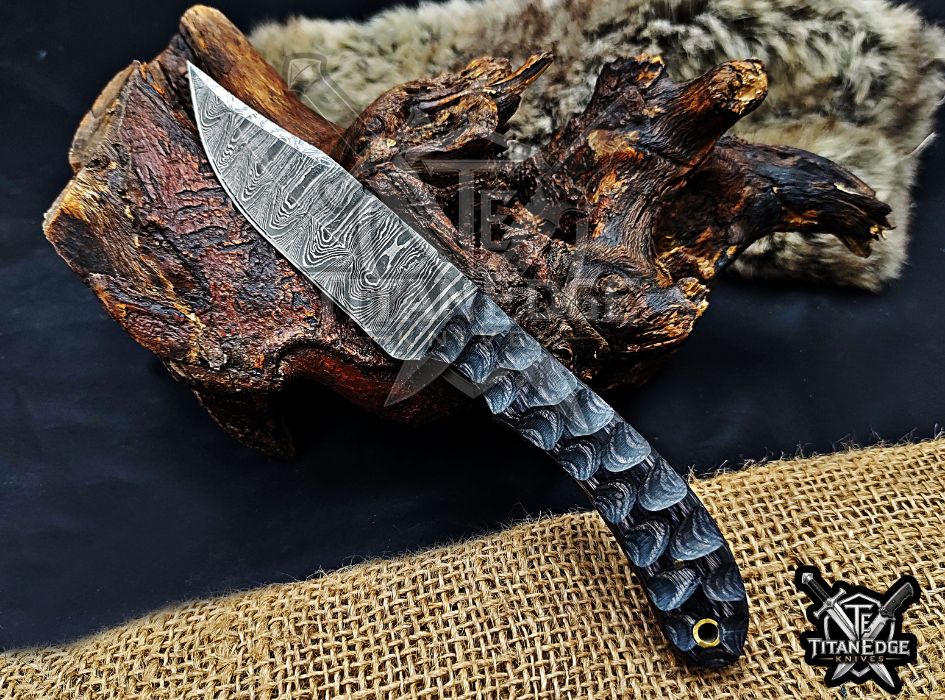 Personalized Handcrafted Damascus Hunting Knife, 8-Inch Full Tang Skinning Blade, Bushcraft EDC Tool, Wood Handle Camping Tool