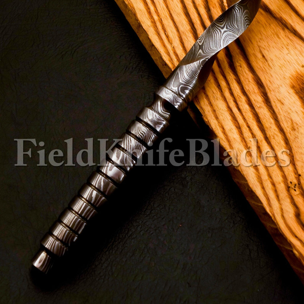 Personalized 10 inch Custom Forged Hunter Damascus Steel Tri Dagger Hand Forged Twisted Pattern Kris Dagger With Leather Cover