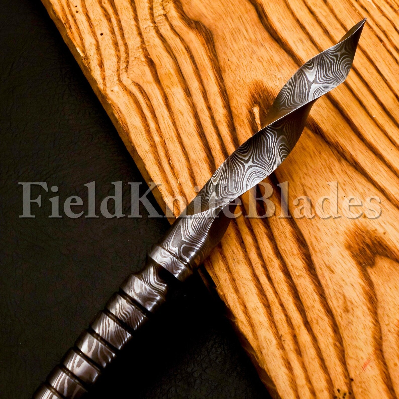 Personalized 10 inch Custom Forged Hunter Damascus Steel Tri Dagger Hand Forged Twisted Pattern Kris Dagger With Leather Cover