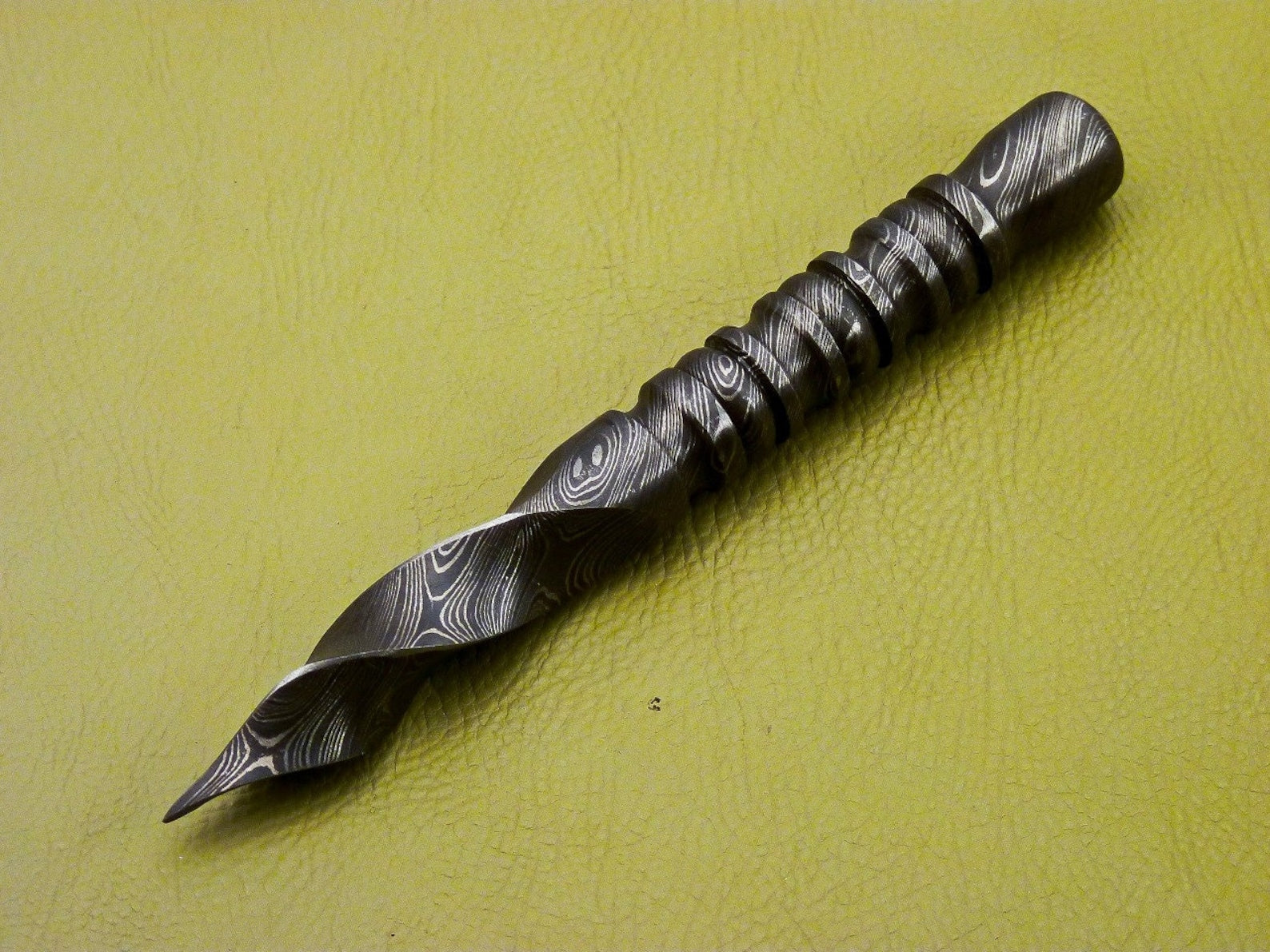 Personalized 6.5 inch Custom Forged Hunter Damascus Steel Tri Dagger Hand Forged Twisted Pattern Kris Dagger W Leather Cover