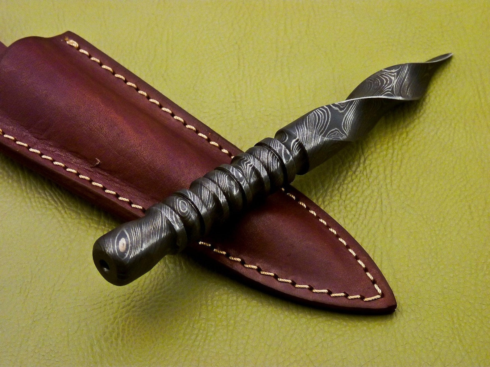 Personalized 6.5 inch Custom Forged Hunter Damascus Steel Tri Dagger Hand Forged Twisted Pattern Kris Dagger W Leather Cover