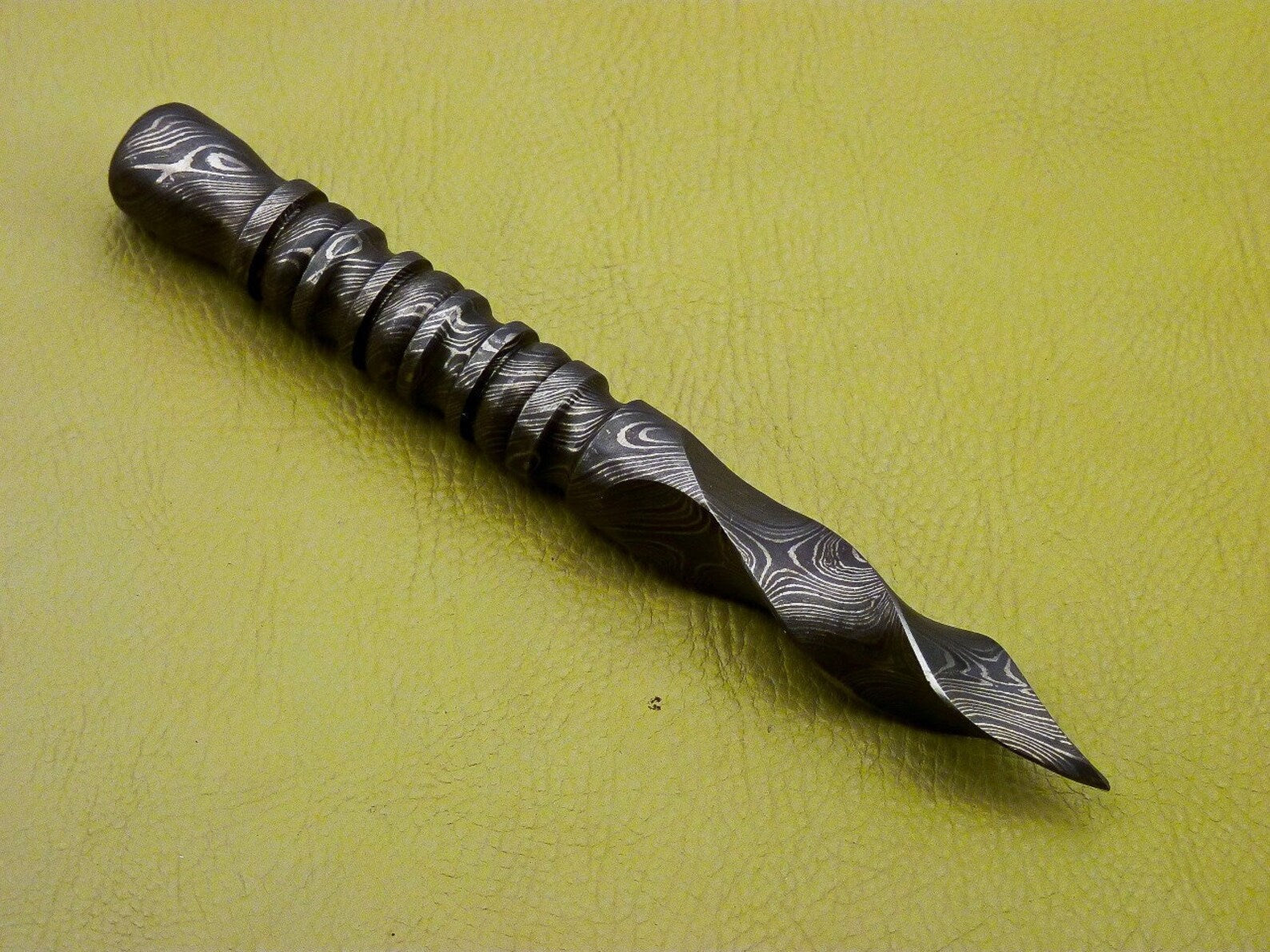 Personalized 6.5 inch Custom Forged Hunter Damascus Steel Tri Dagger Hand Forged Twisted Pattern Kris Dagger W Leather Cover