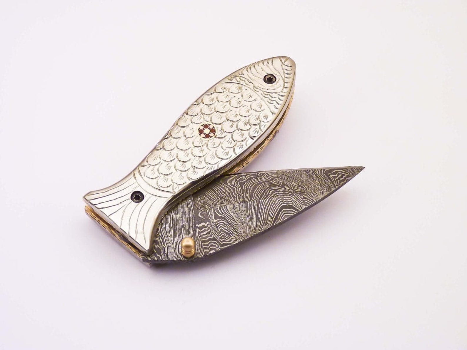 Personalized Custom Damascus Steel Lxuary Knife Folding Pocket Knife Hunting Knife with Handle Silver with Leather Sheeth