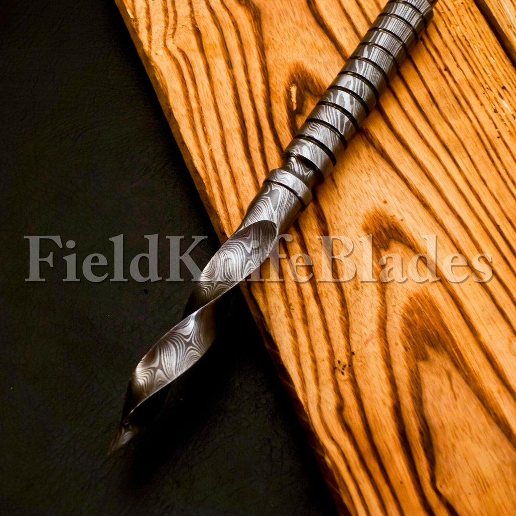 Personalized 10 inch Custom Forged Hunter Damascus Steel Tri Dagger Hand Forged Twisted Pattern Kris Dagger With Leather Cover