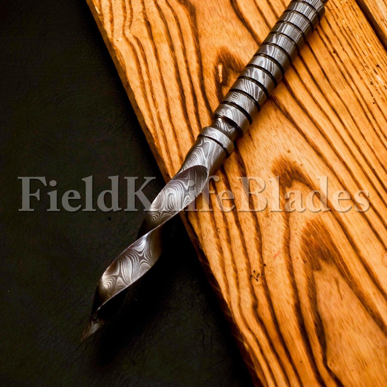 Personalized 10 inch Custom Forged Hunter Damascus Steel Tri Dagger Hand Forged Twisted Pattern Kris Dagger With Leather Cover