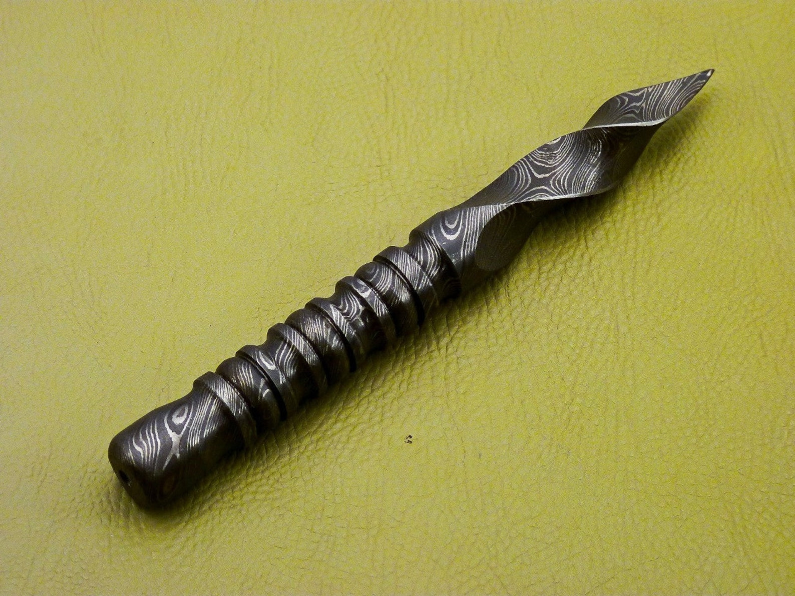 Personalized 6.5 inch Custom Forged Hunter Damascus Steel Tri Dagger Hand Forged Twisted Pattern Kris Dagger W Leather Cover