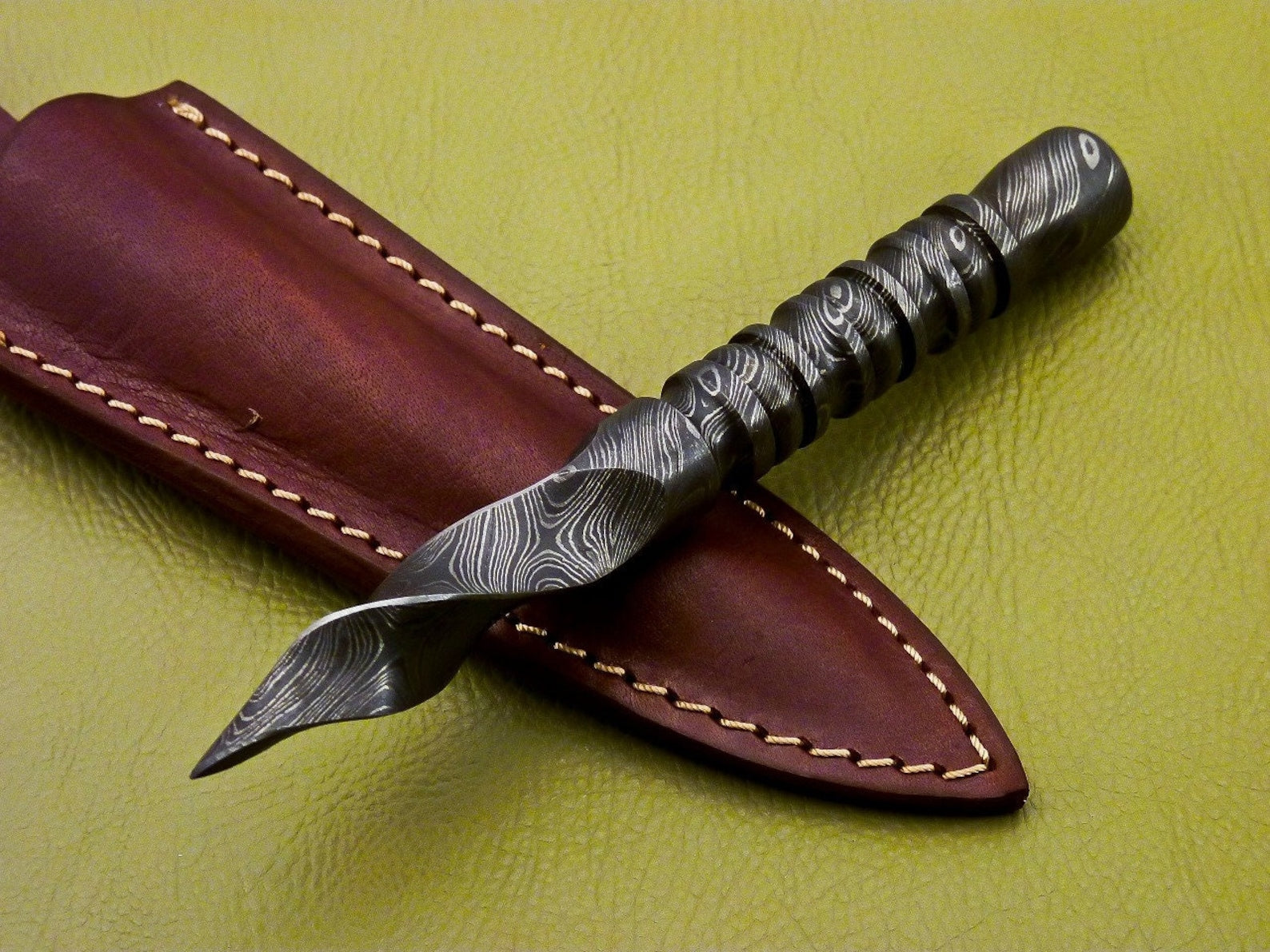 Personalized 6.5 inch Custom Forged Hunter Damascus Steel Tri Dagger Hand Forged Twisted Pattern Kris Dagger W Leather Cover